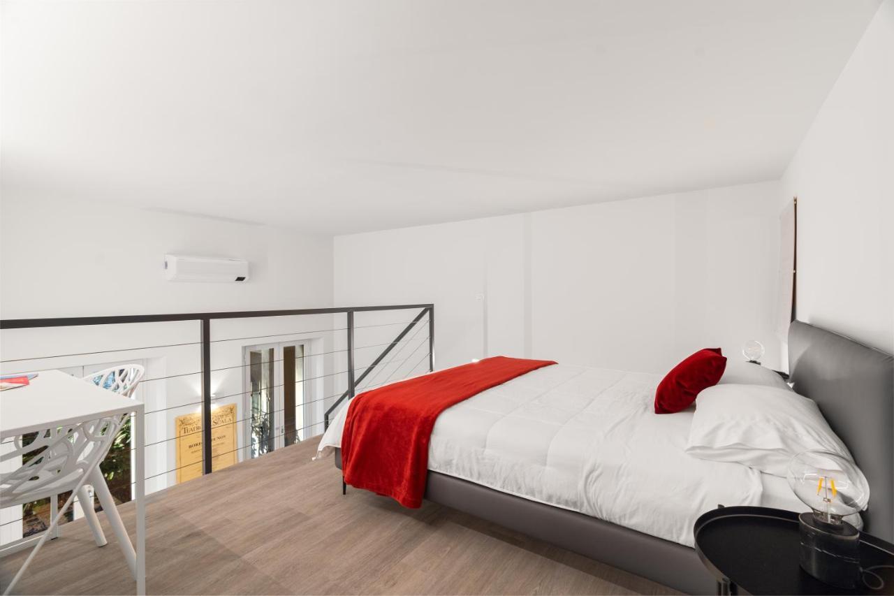 Modern Quiet Super Central Luxury Apartment Милан Экстерьер фото