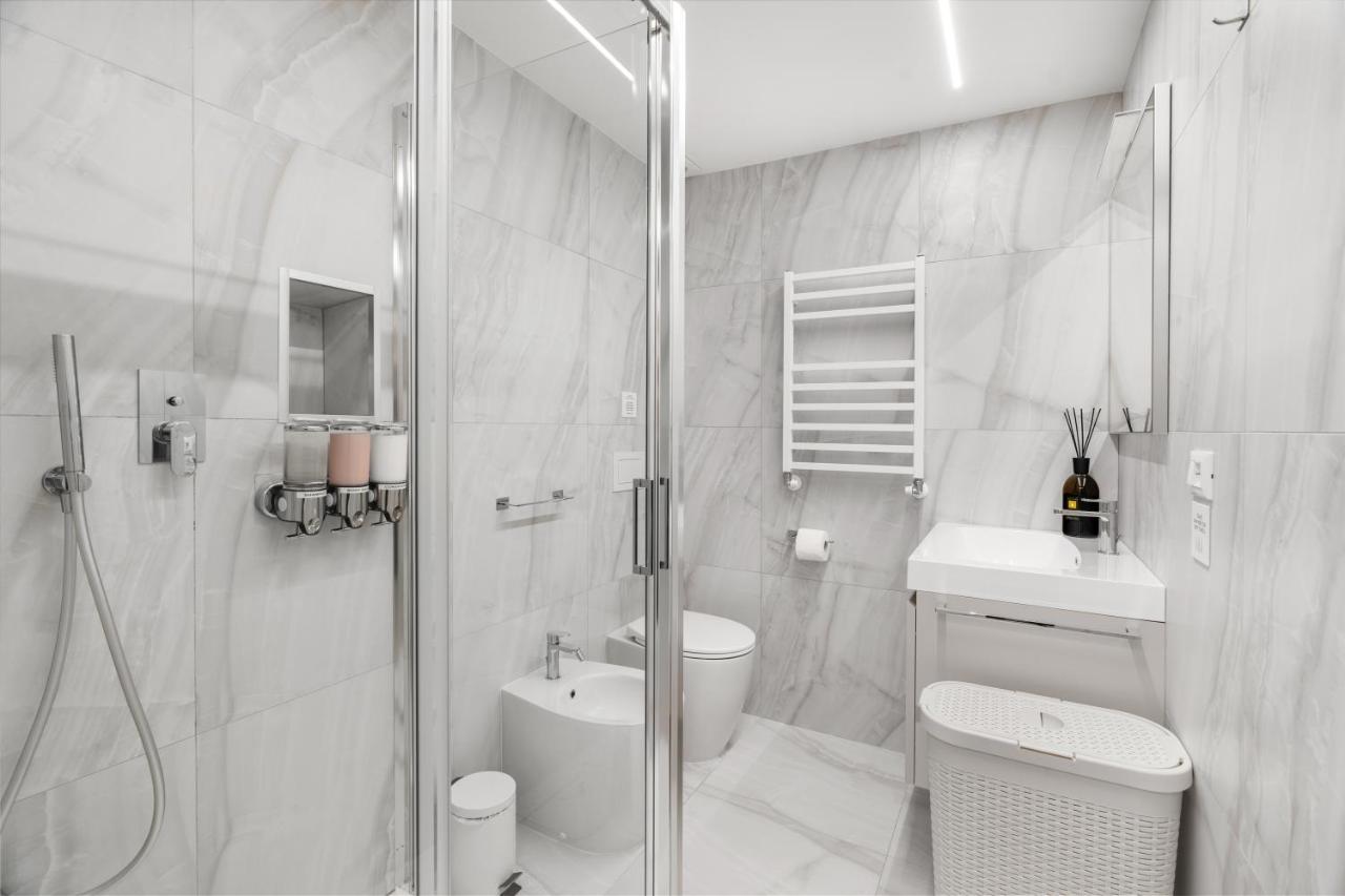 Modern Quiet Super Central Luxury Apartment Милан Экстерьер фото