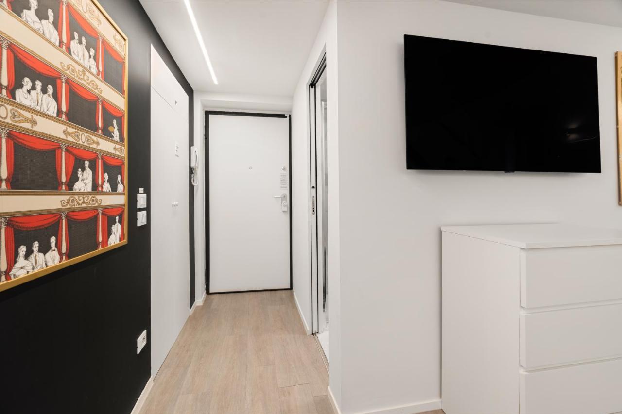 Modern Quiet Super Central Luxury Apartment Милан Экстерьер фото